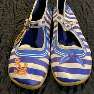 NWT size 10 loafers very original awesome print.Chocolaticas